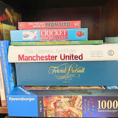 Artistic 3 Bed Home In Old Trafford Next To Mufc-3